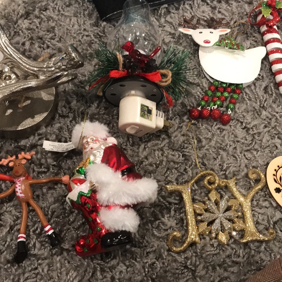 Assorted Christmas ornaments - Picture 3 of 6